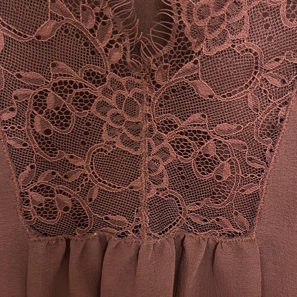 Love Stitch lace sleeveless top size small - Picture 4 of 8